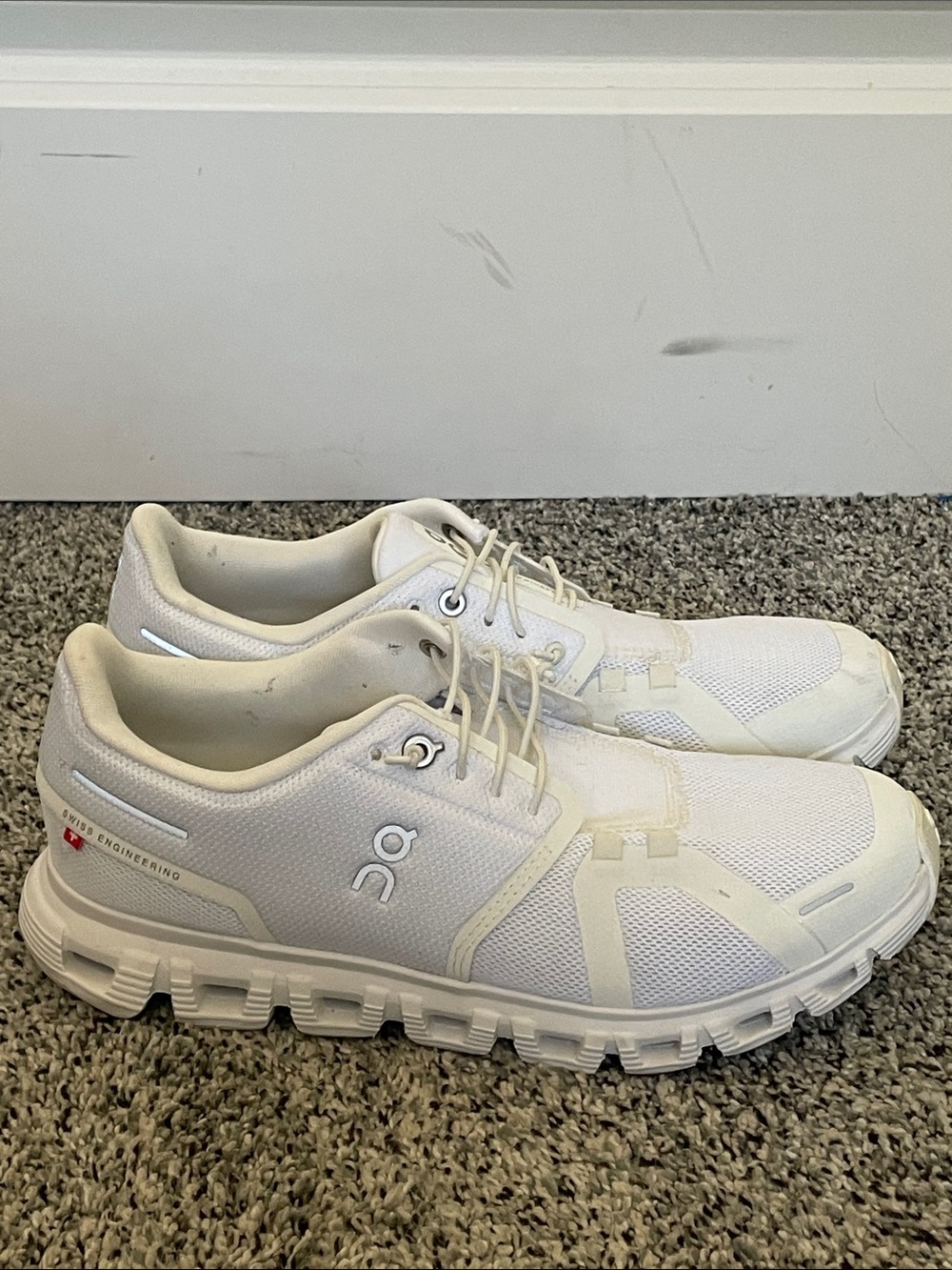 On Clouds White Athletic Shoes 8.5 Running Walking Comfort